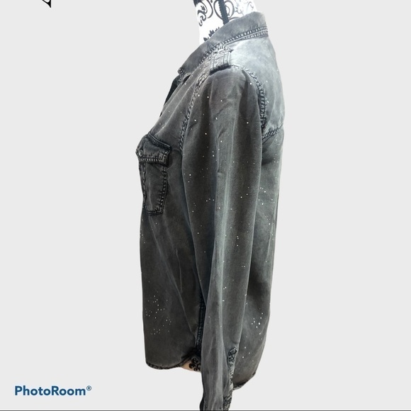 American EAGLE charcoal gray button up top - Picture 3 of 7